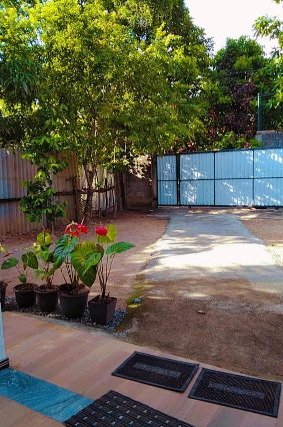 Mirissa Niraj Guest Hotel Exterior photo